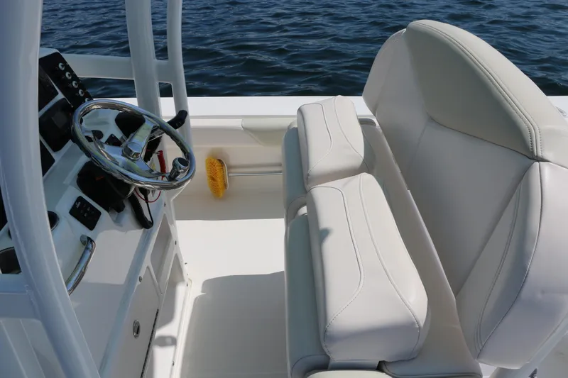 Slide: The Image of Robalo 246 Cayman 2017 - 22