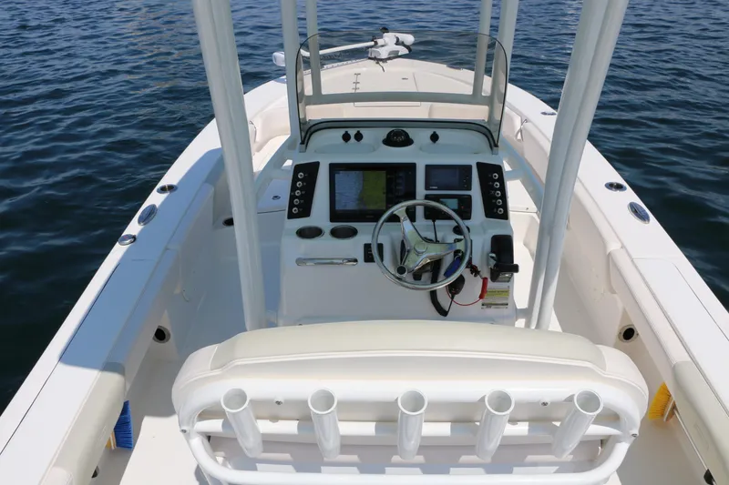 Slide: The Image of Robalo 246 Cayman 2017 - 23