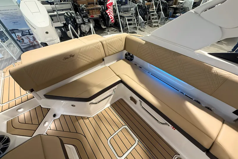 Slide: The Image of Sea Ray SDX 270 Outboard 2025 - 13