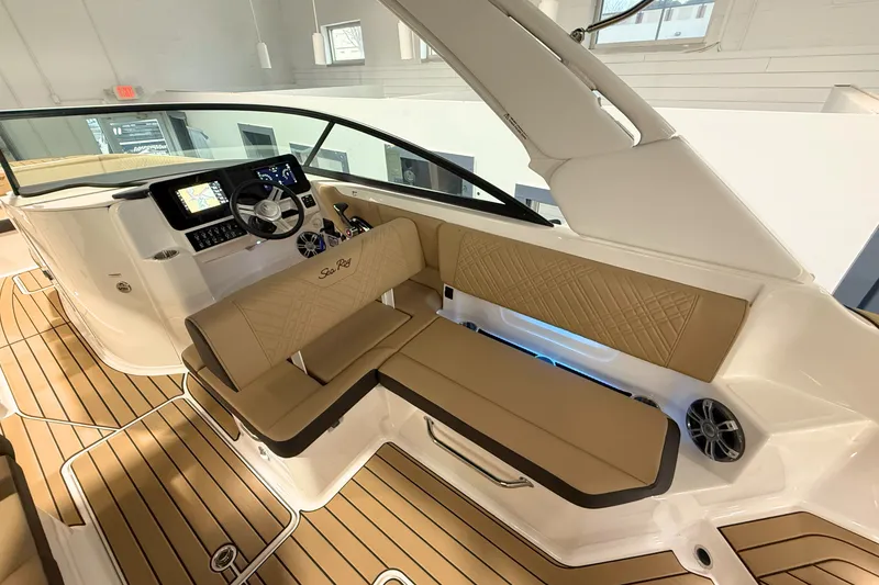 Slide: The Image of Sea Ray SDX 270 Outboard 2025 - 15