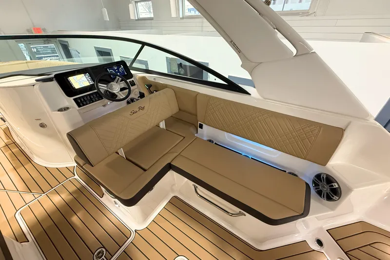 Slide: The Image of Sea Ray SDX 270 Outboard 2025 - 16