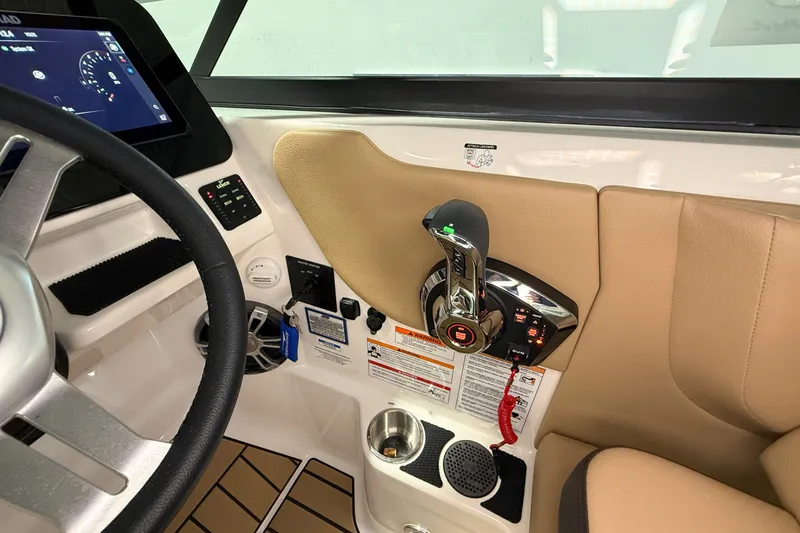 Slide: The Image of Sea Ray SDX 270 Outboard 2025 - 22