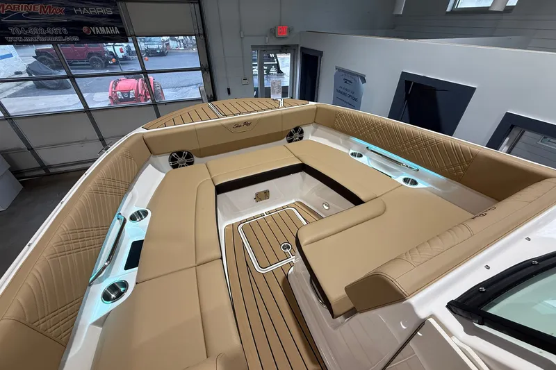 Slide: The Image of Sea Ray SDX 270 Outboard 2025 - 28