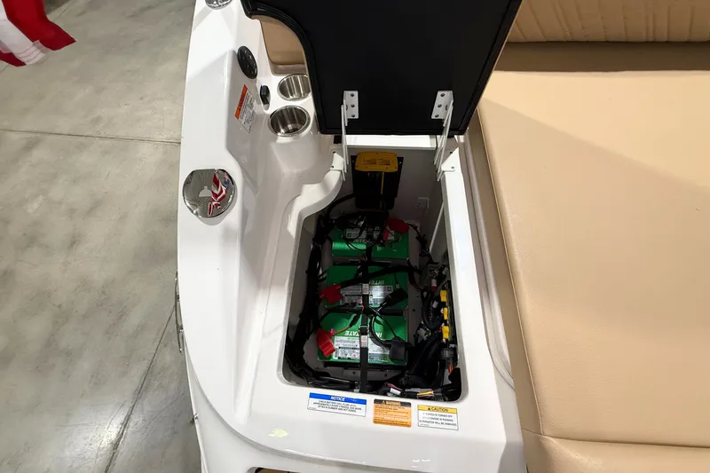 Slide: The Image of Sea Ray SDX 270 Outboard 2025 - 9