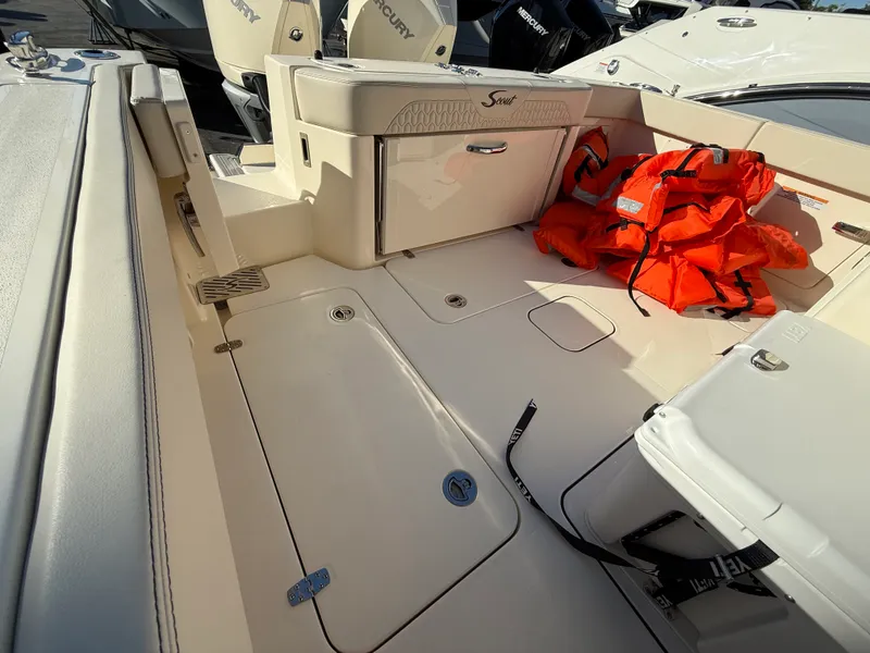 Slide: The Image of Scout 288 LXF 2026 - 16