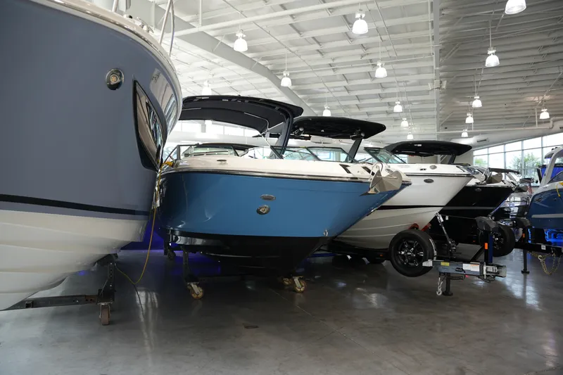 Slide: The Image of Sea Ray SDX 290 2026 - 1
