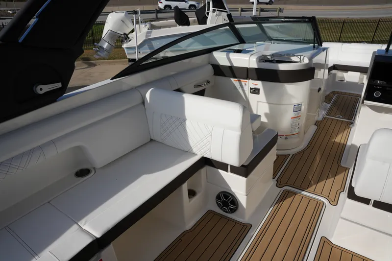 Slide: The Image of Sea Ray SDX 290 2026 - 11