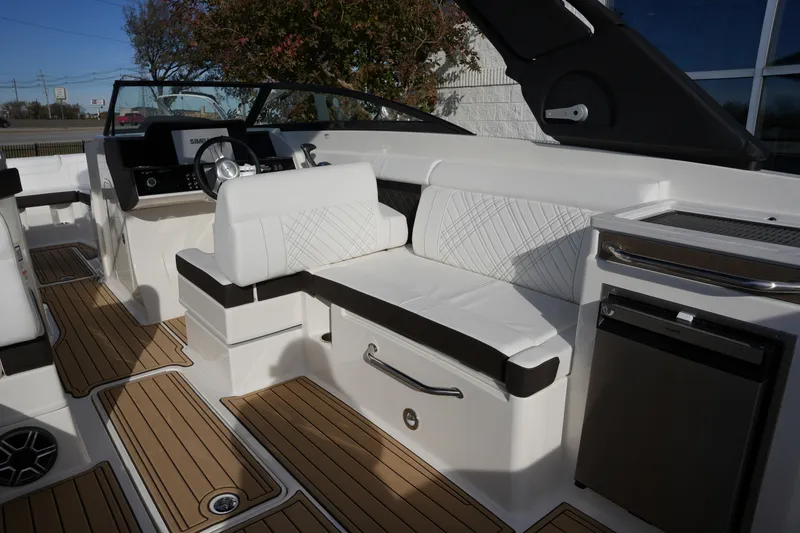 Slide: The Image of Sea Ray SDX 290 2026 - 13