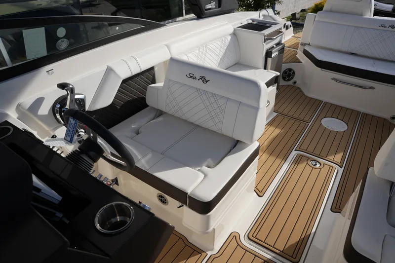 Slide: The Image of Sea Ray SDX 290 2026 - 15
