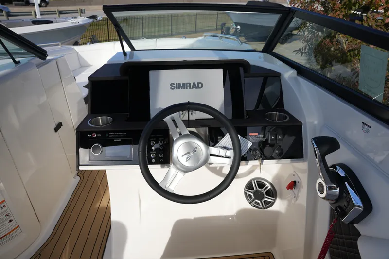 Slide: The Image of Sea Ray SDX 290 2026 - 17