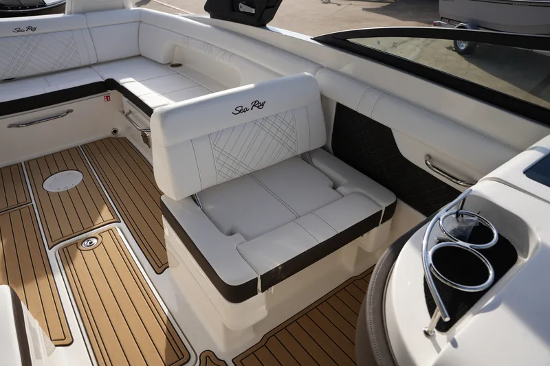 Slide: The Image of Sea Ray SDX 290 2026 - 19