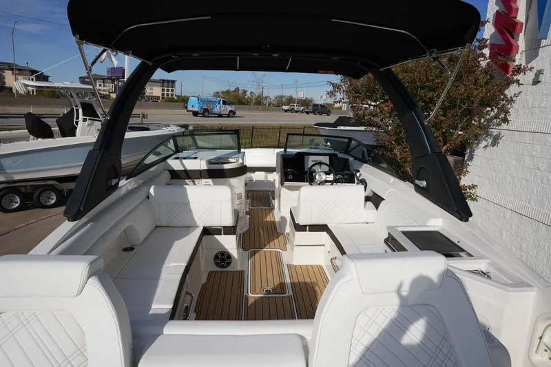 Slide: The Image of Sea Ray SDX 290 2026 - 2
