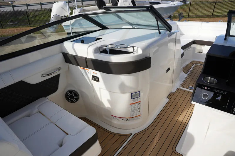 Slide: The Image of Sea Ray SDX 290 2026 - 20