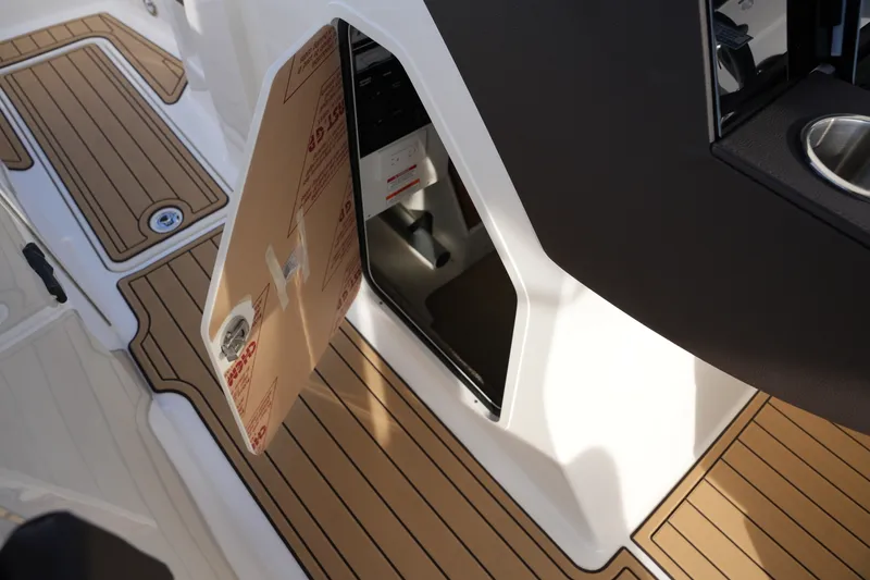 Slide: The Image of Sea Ray SDX 290 2026 - 24