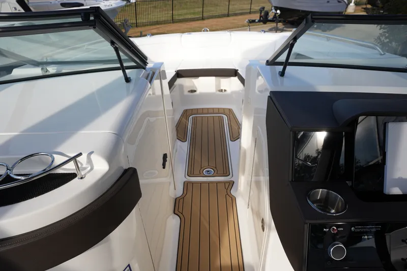 Slide: The Image of Sea Ray SDX 290 2026 - 25