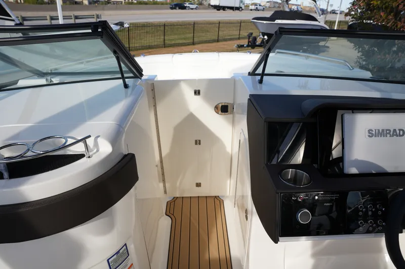 Slide: The Image of Sea Ray SDX 290 2026 - 26