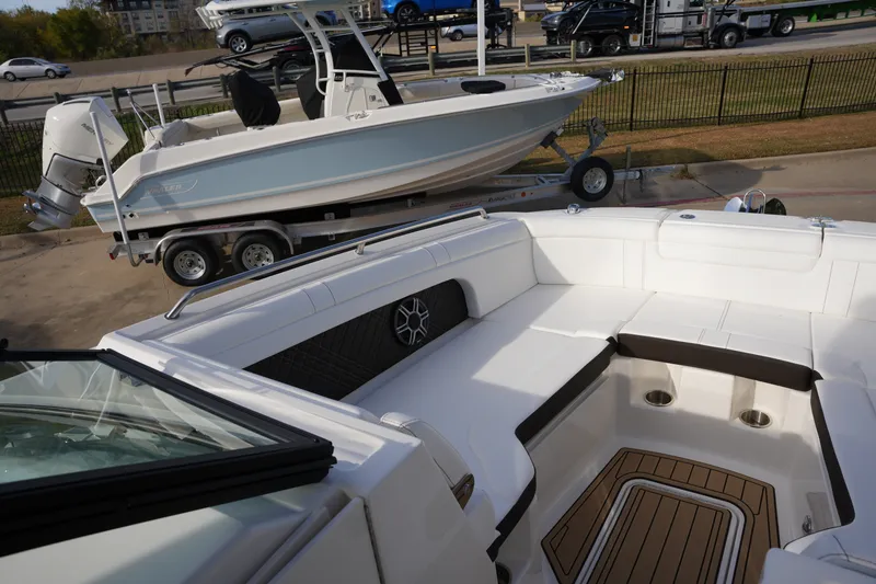 Slide: The Image of Sea Ray SDX 290 2026 - 28