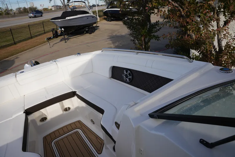 Slide: The Image of Sea Ray SDX 290 2026 - 29
