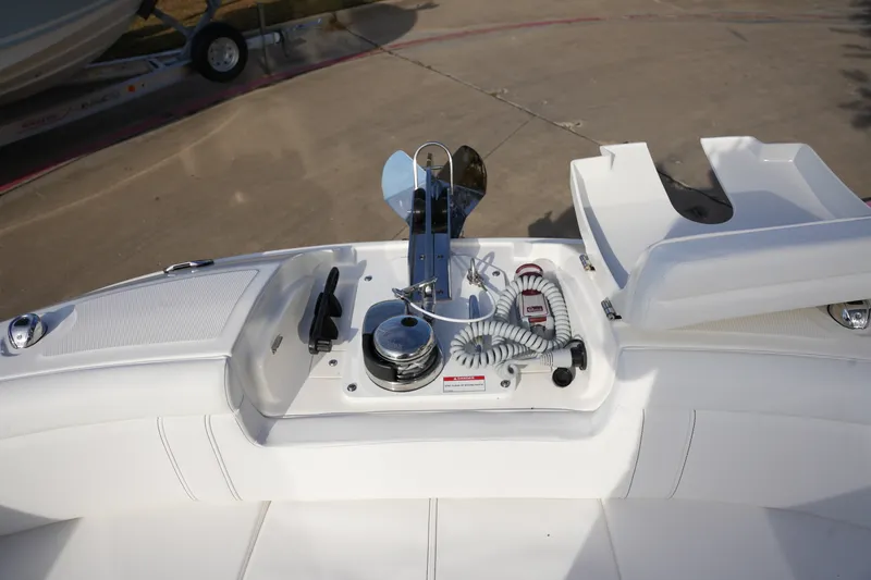 Slide: The Image of Sea Ray SDX 290 2026 - 30