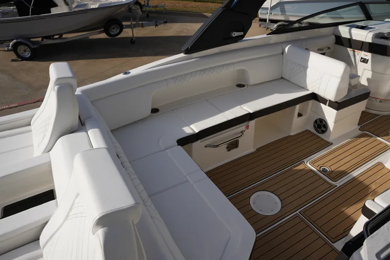 Slide: The Image of Sea Ray SDX 290 2026 - 4