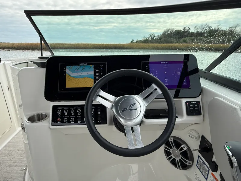 Slide: The Image of Sea Ray SDX 270 Outboard 2026 - 14