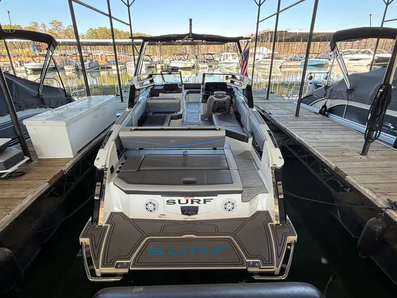 Slide: The Image of Cobalt R8 SURF 2022 - 11