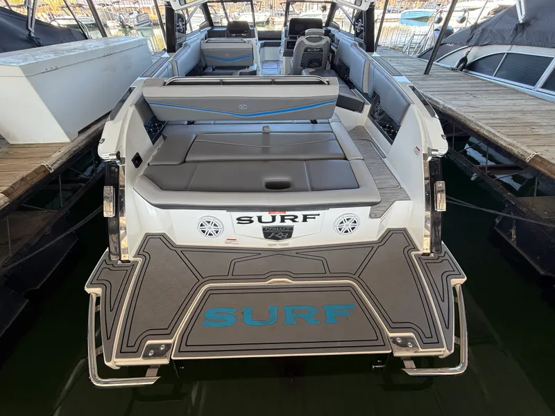 Slide: The Image of Cobalt R8 SURF 2022 - 12