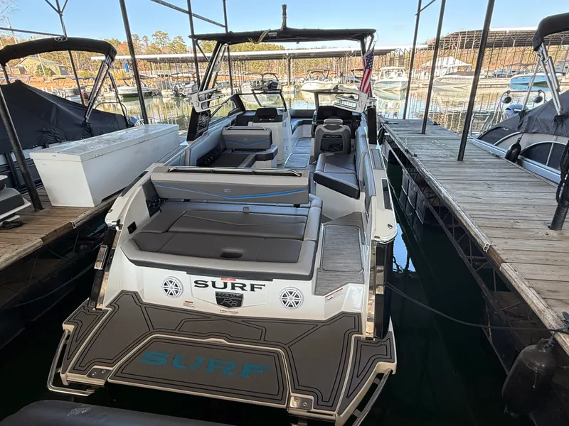 Slide: The Image of Cobalt R8 SURF 2022 - 13