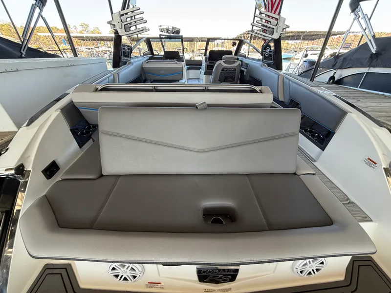 Slide: The Image of Cobalt R8 SURF 2022 - 15