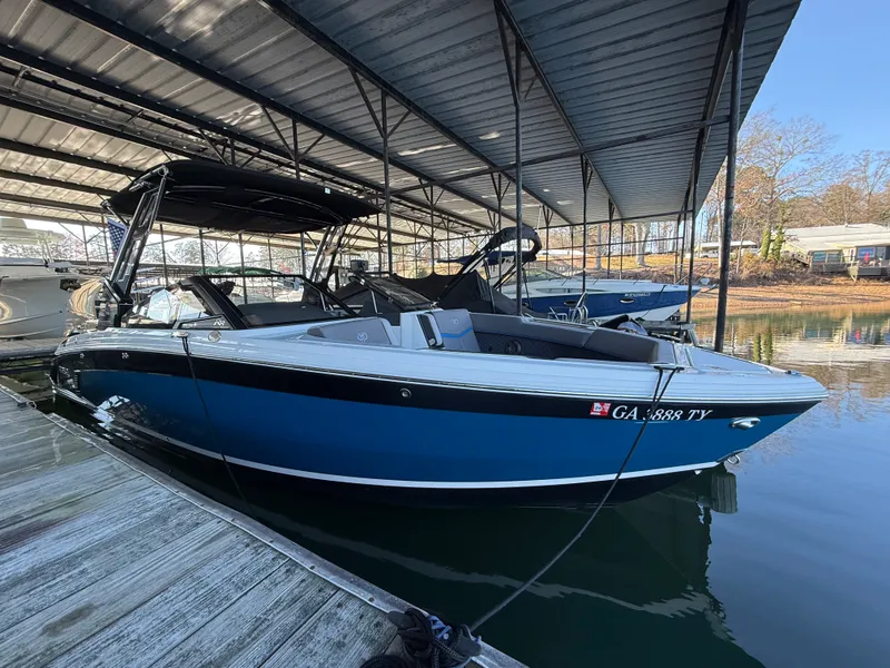 Slide: The Image of Cobalt R8 SURF 2022 - 2