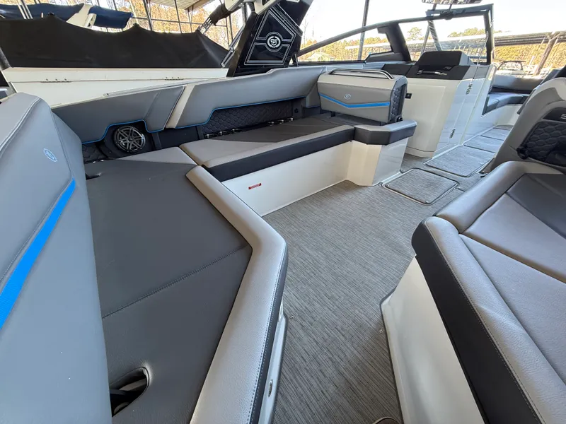 Slide: The Image of Cobalt R8 SURF 2022 - 21