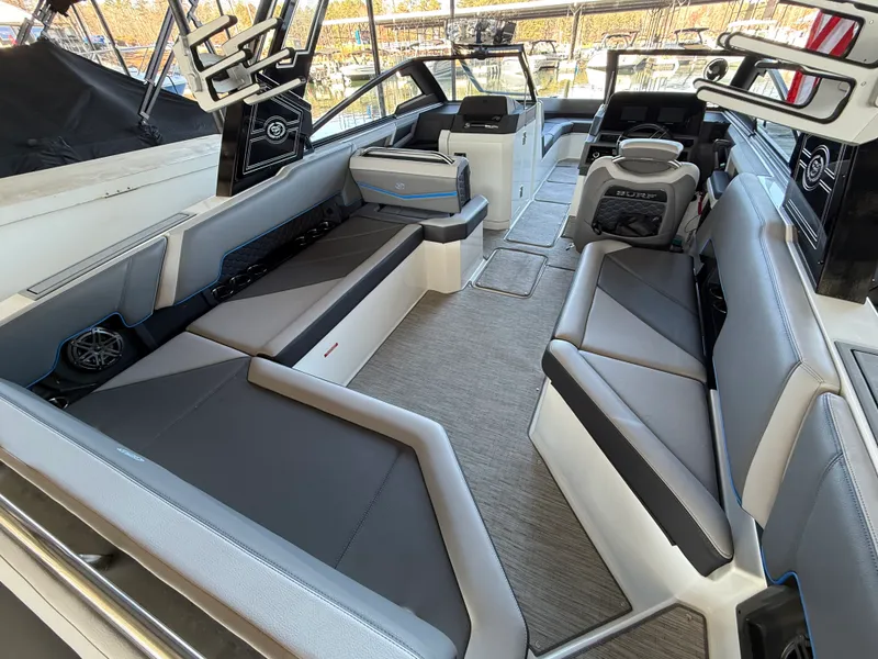 Slide: The Image of Cobalt R8 SURF 2022 - 22