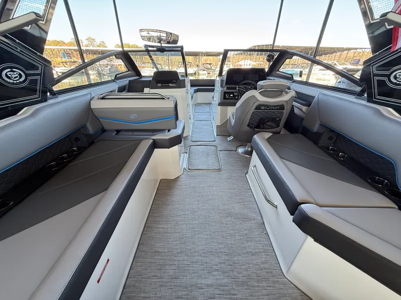 Slide: The Image of Cobalt R8 SURF 2022 - 25