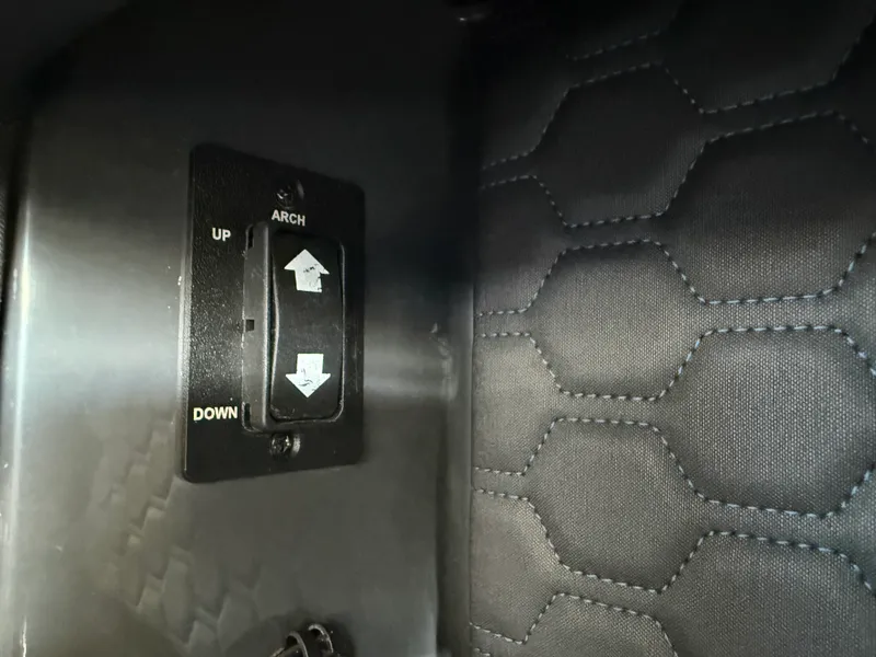 Slide: The Image of Cobalt R8 SURF 2022 - 26