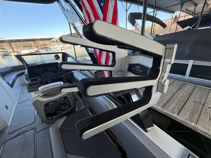 Slide: The Image of Cobalt R8 SURF 2022 - 27