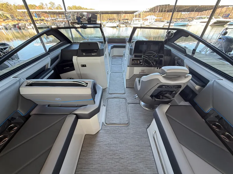 Slide: The Image of Cobalt R8 SURF 2022 - 31