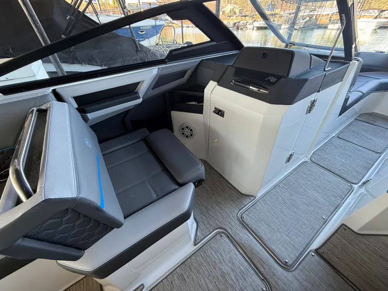 Slide: The Image of Cobalt R8 SURF 2022 - 34