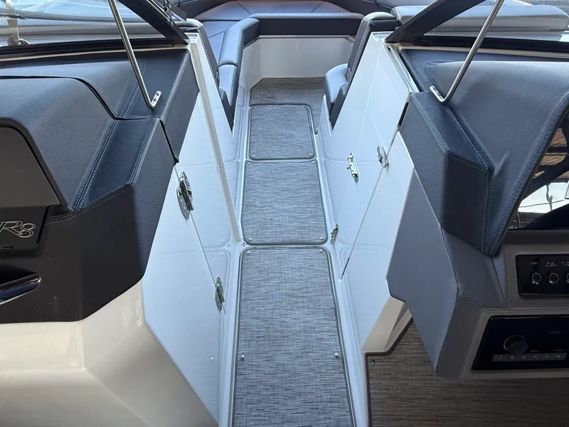 Slide: The Image of Cobalt R8 SURF 2022 - 37