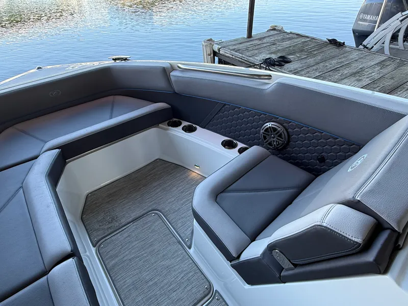 Slide: The Image of Cobalt R8 SURF 2022 - 42