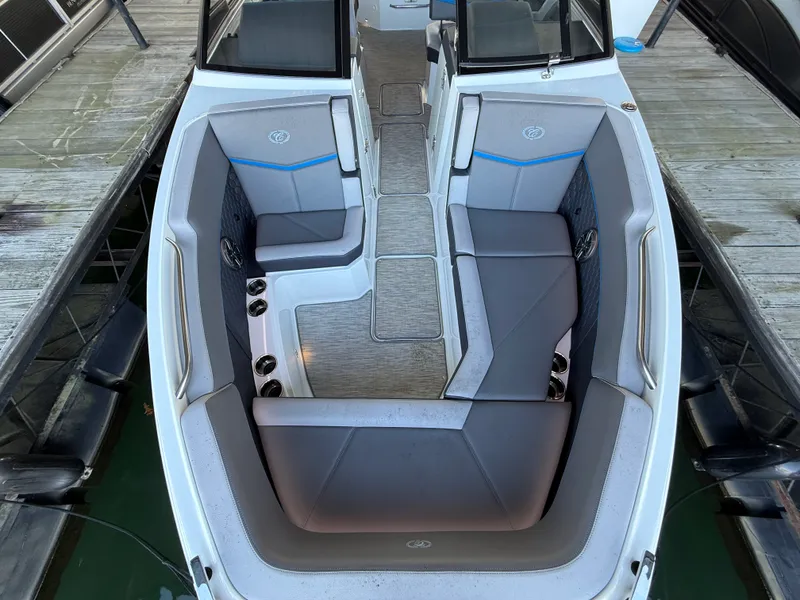 Slide: The Image of Cobalt R8 SURF 2022 - 44