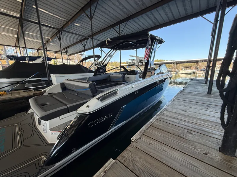 Slide: The Image of Cobalt R8 SURF 2022 - 5