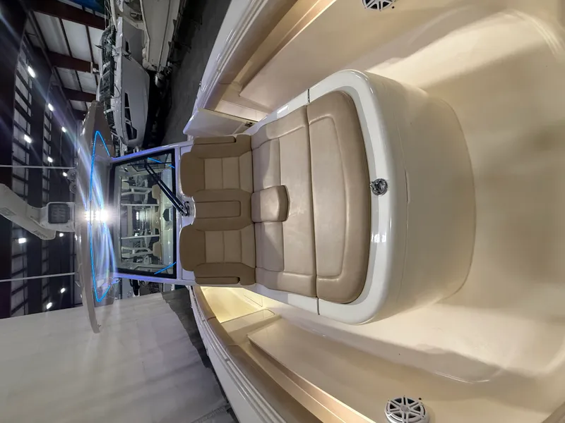 Slide: The Image of Scout 380 LXF 2018 - 12