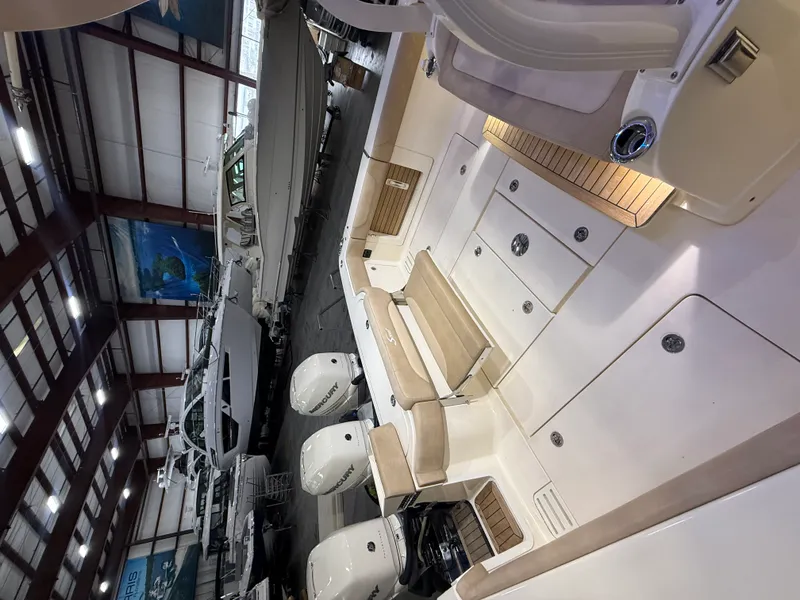 Slide: The Image of Scout 380 LXF 2018 - 5