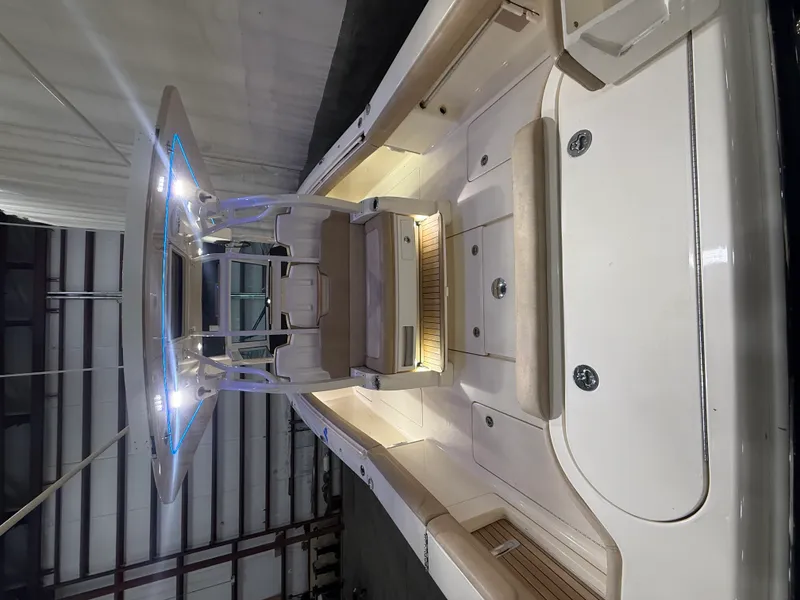 Slide: The Image of Scout 380 LXF 2018 - 6