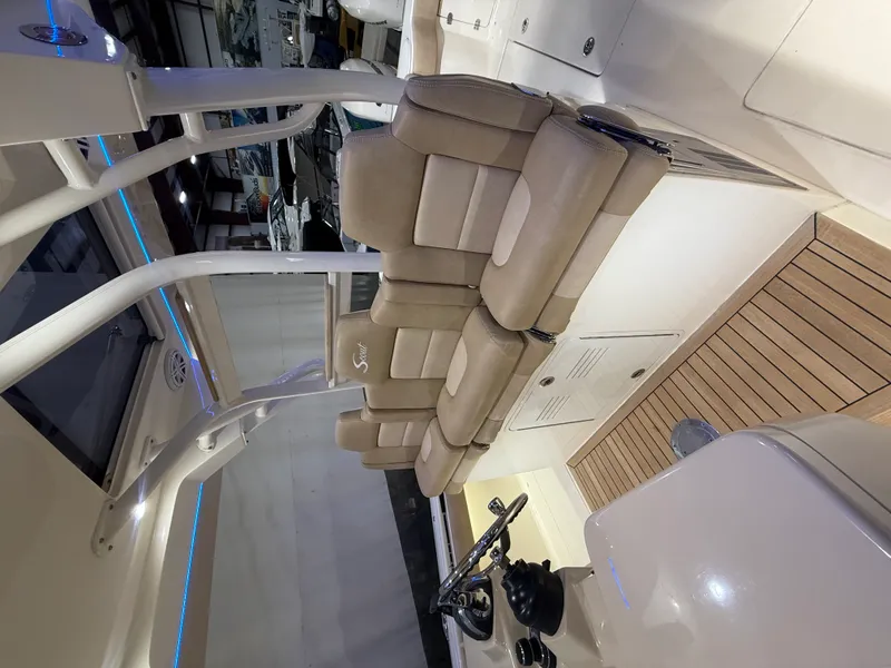 Slide: The Image of Scout 380 LXF 2018 - 8