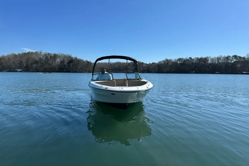 Slide: The Image of Sea Ray SPX 210 2025 - 11