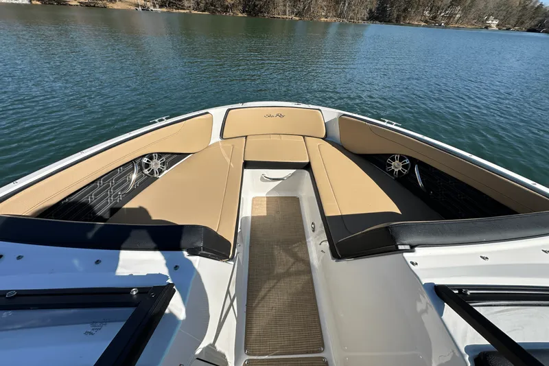 Slide: The Image of Sea Ray SPX 210 2025 - 17