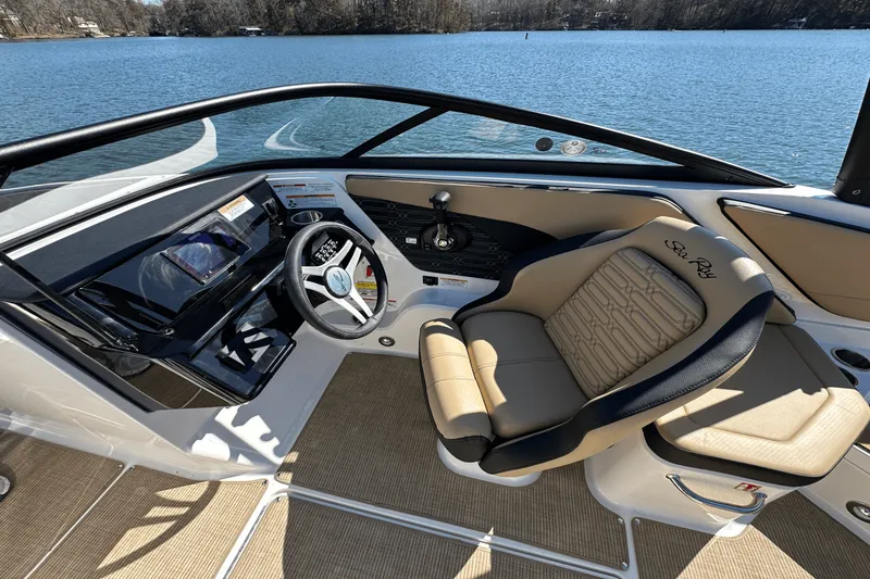 Slide: The Image of Sea Ray SPX 210 2025 - 22