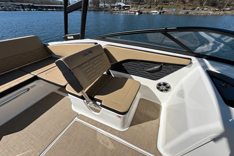 Slide: The Image of Sea Ray SPX 210 2025 - 24