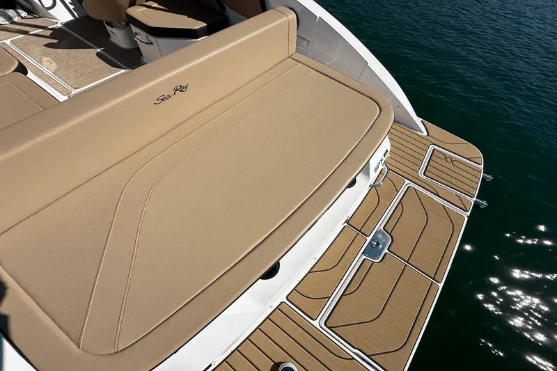 Slide: The Image of Sea Ray SPX 210 2025 - 29